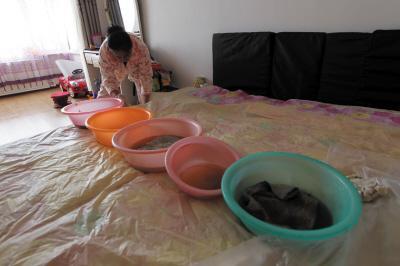 务川楼上漏水，住户失联，小区没物管，业主维权难！律师来支招……